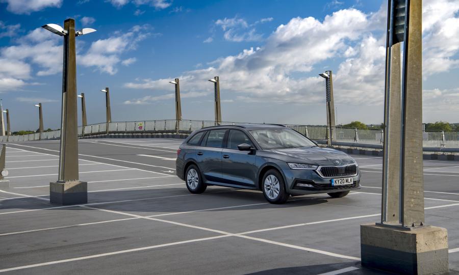  Skoda Octavia Estate 2020 года  (UK) (фото 1 из 42)